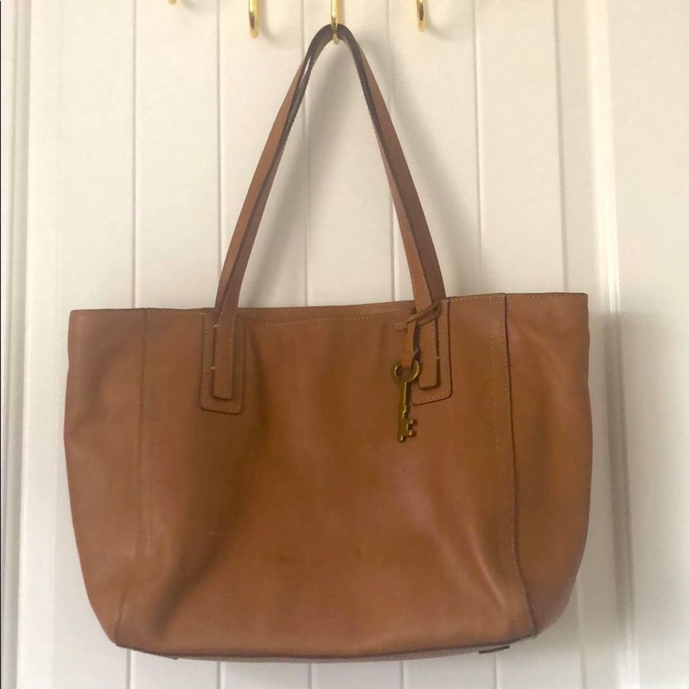 Freshly oiled brown leather fossil shoulder bag